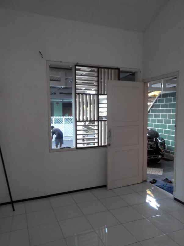 rumah nyaman di pondok kelapa duren sawit