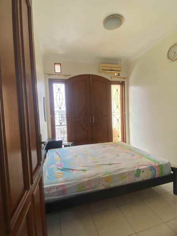 rumah rapi terawat di pondok kelapa jakarta timur