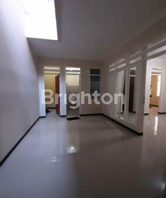 rumah rungkut asri shm 2 lantai hadap barat