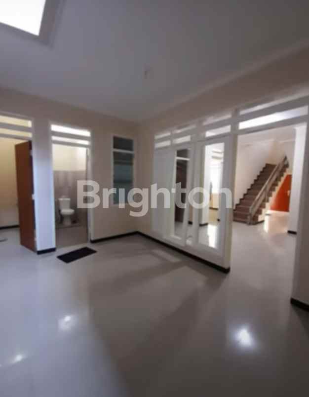 rumah rungkut asri shm 2 lantai hadap barat