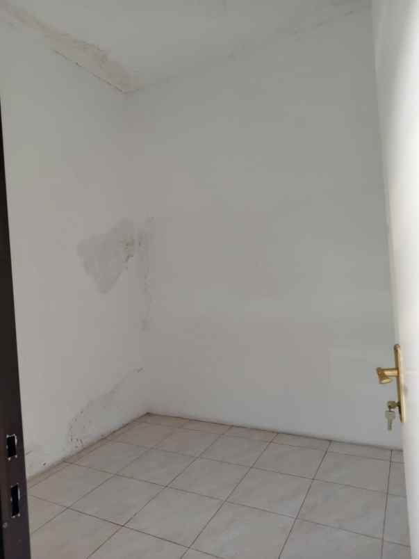 rumah rungkut mapan 1 5 lantai