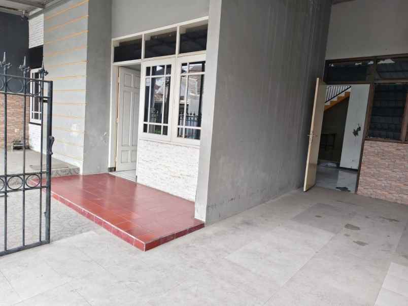 rumah rungkut mapan 1 5 lantai