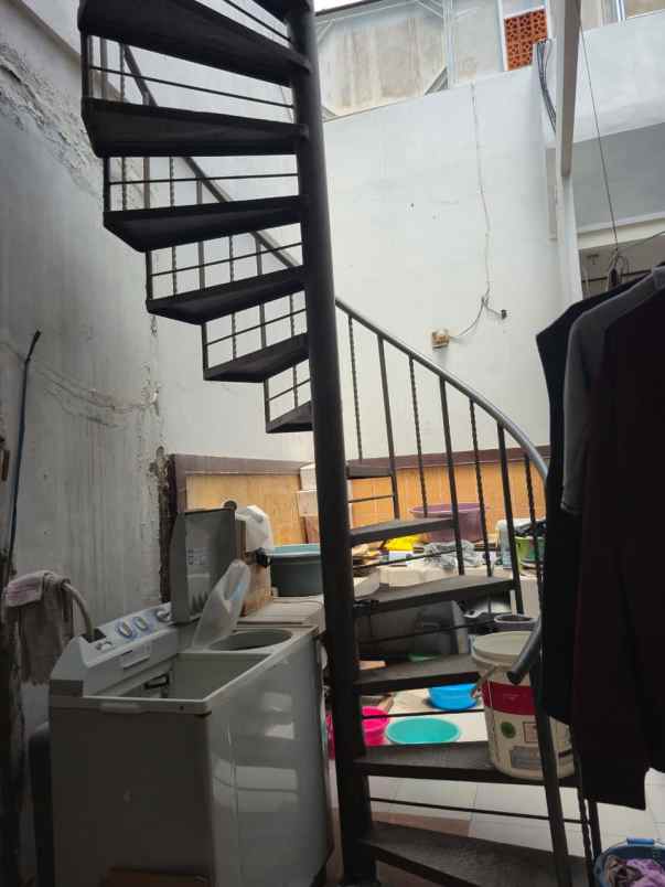 rumah sarijadi 10 menit tol pasteur halaman depan luas