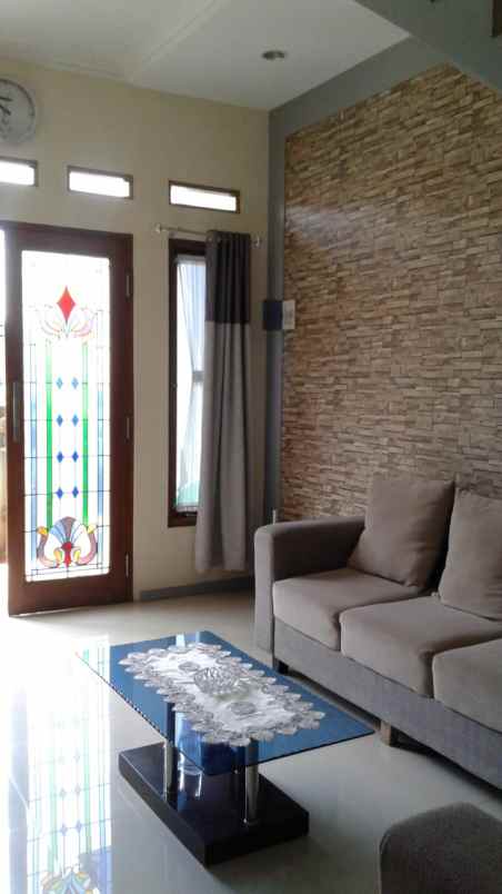 rumah second 2 lantai full furnished depok