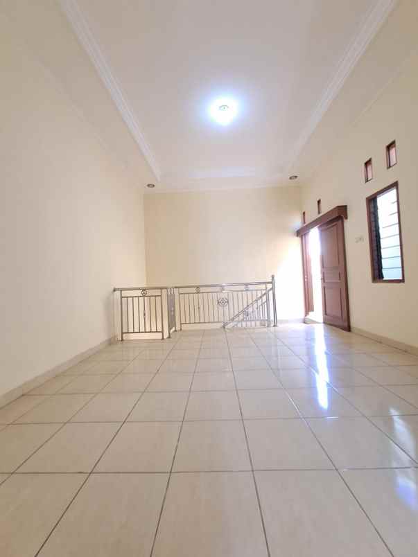 rumah second 2 lantai murah siap huni dibeji depok