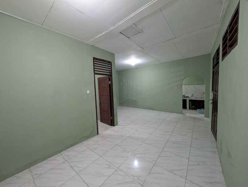 rumah second dalam perumahan di ciherang depok
