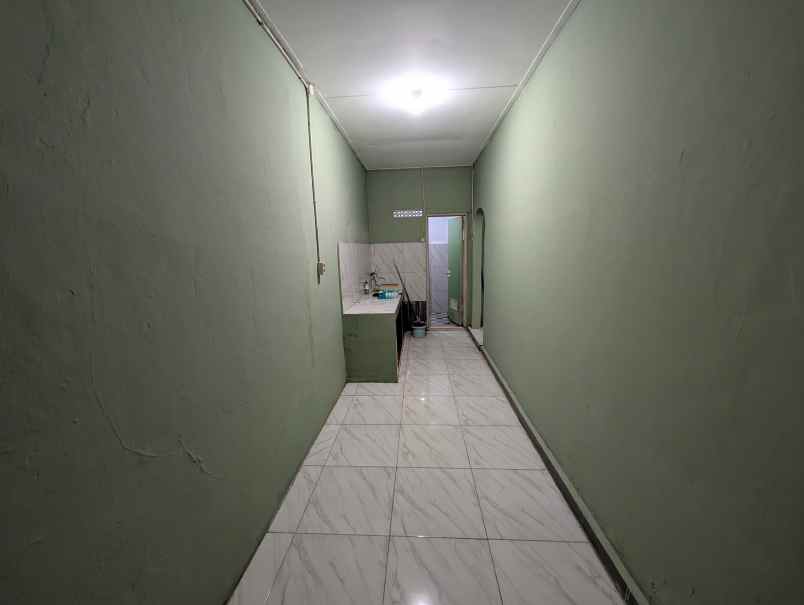 rumah second dalam perumahan di ciherang depok