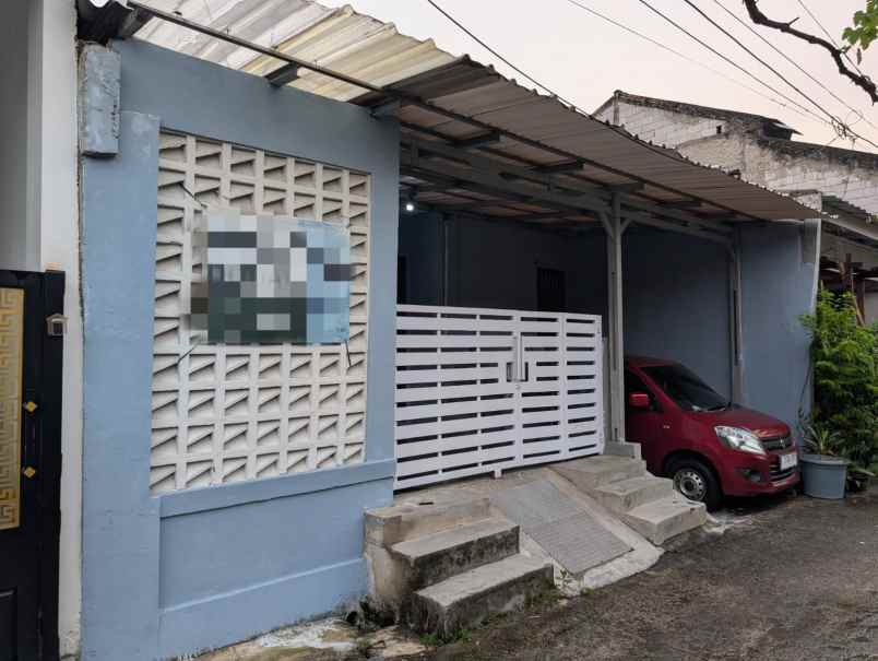rumah second dalam perumahan di ciherang depok