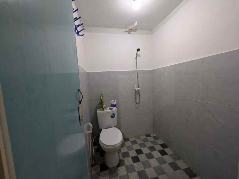 rumah second dalam perumahan di ciherang depok