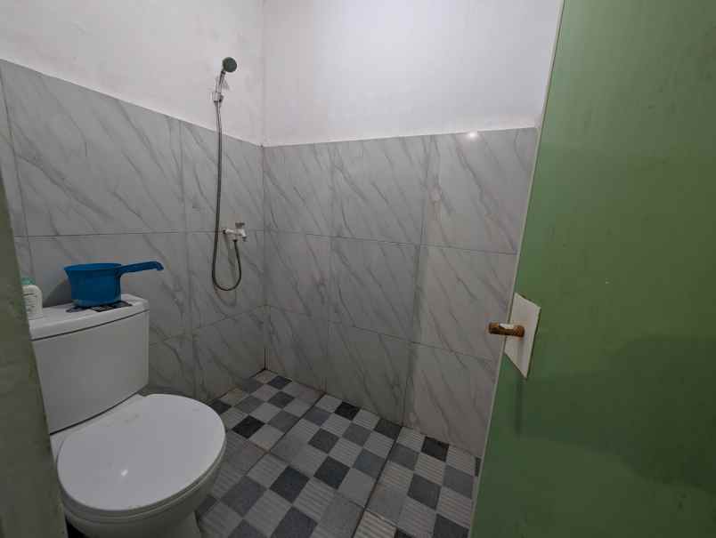 rumah second dalam perumahan di ciherang depok