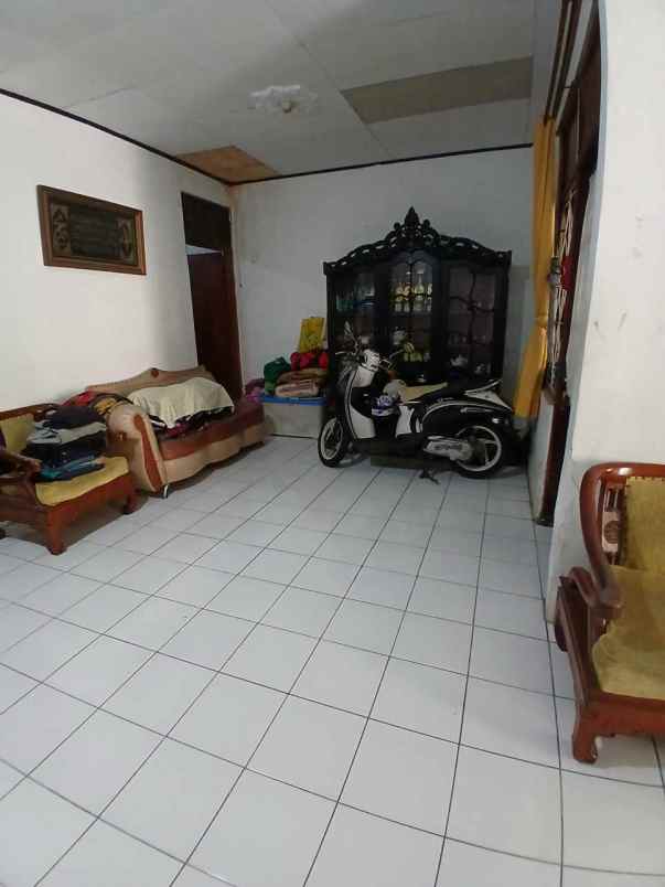 rumah second hook di poin mas depok