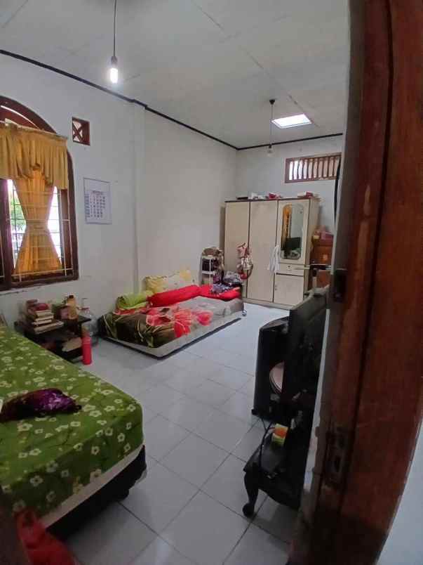 rumah second hook di poin mas depok