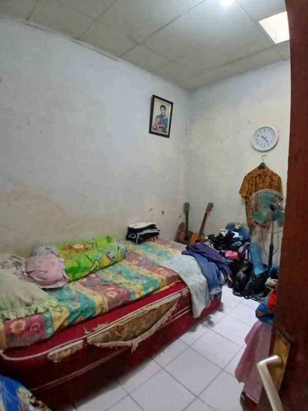 rumah second hook di poin mas depok