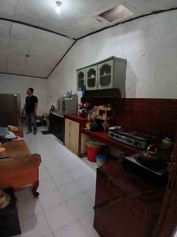 rumah second hook di poin mas depok