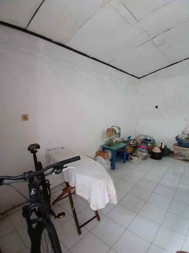 rumah second hook di poin mas depok