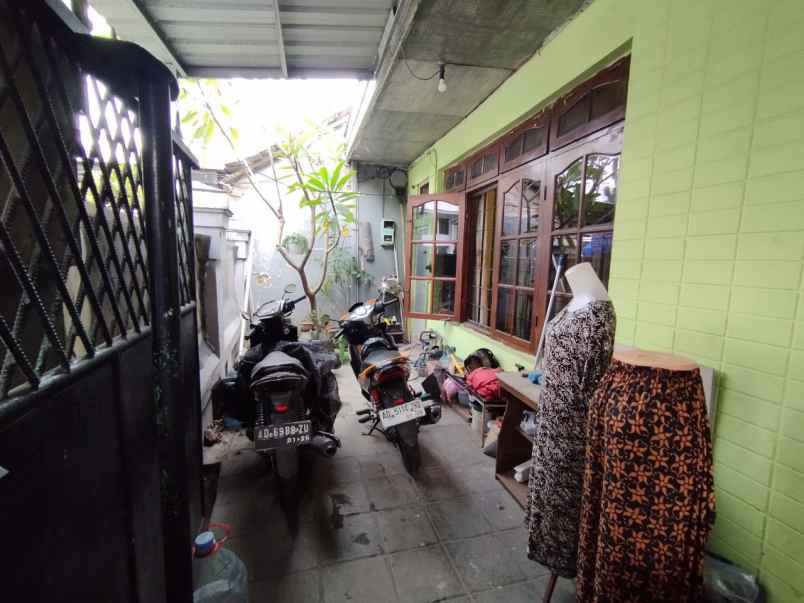 rumah second lokasi strategis dekat pasar klewer solo