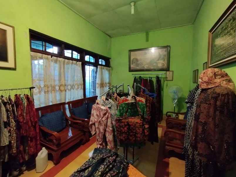 rumah second lokasi strategis dekat pasar klewer solo