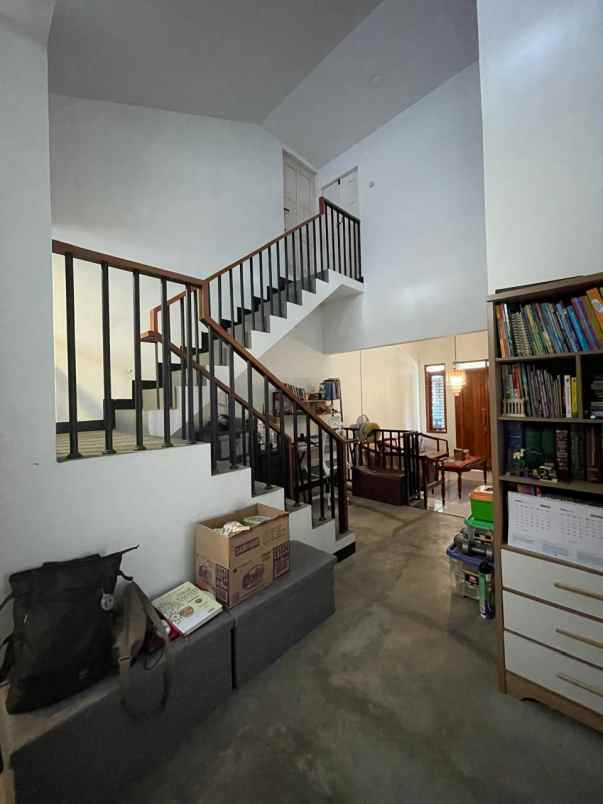 rumah second terawat di margahayu mercury bandung