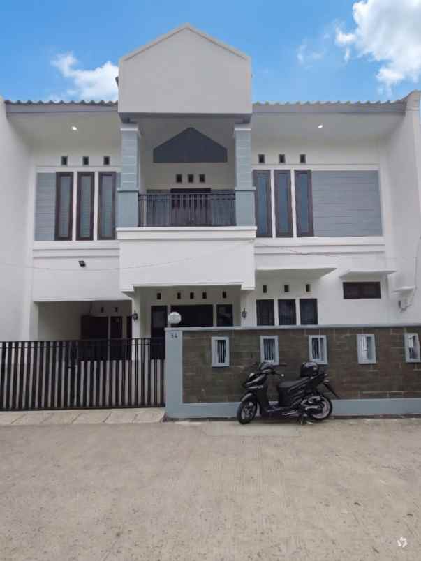 rumah secondary dalam komplek di jatibening bekasi