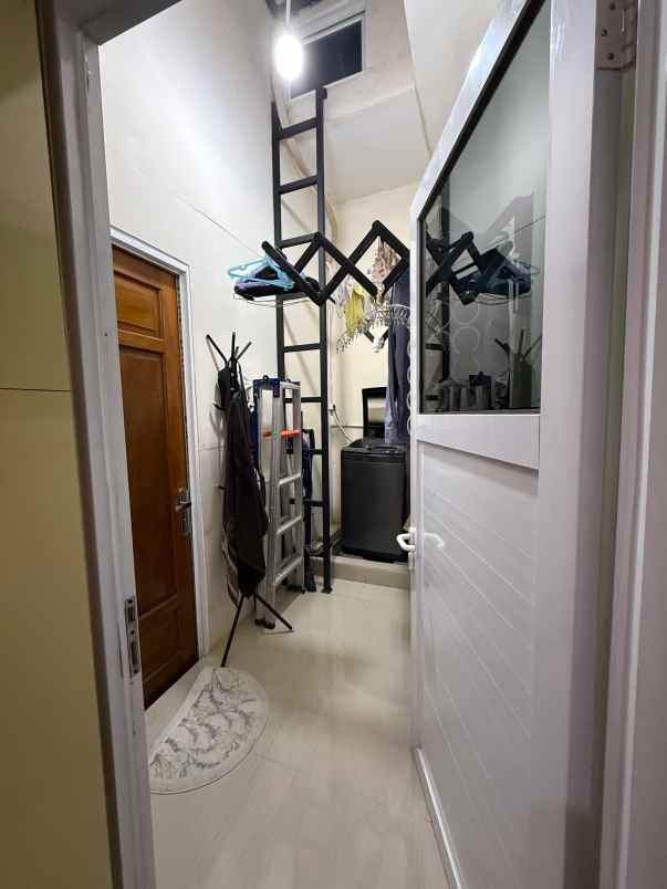 rumah secondary terawat siap huni di bintara bekasi