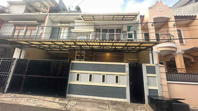 rumah semi furnished 3 lantai di tomang jakarta barat