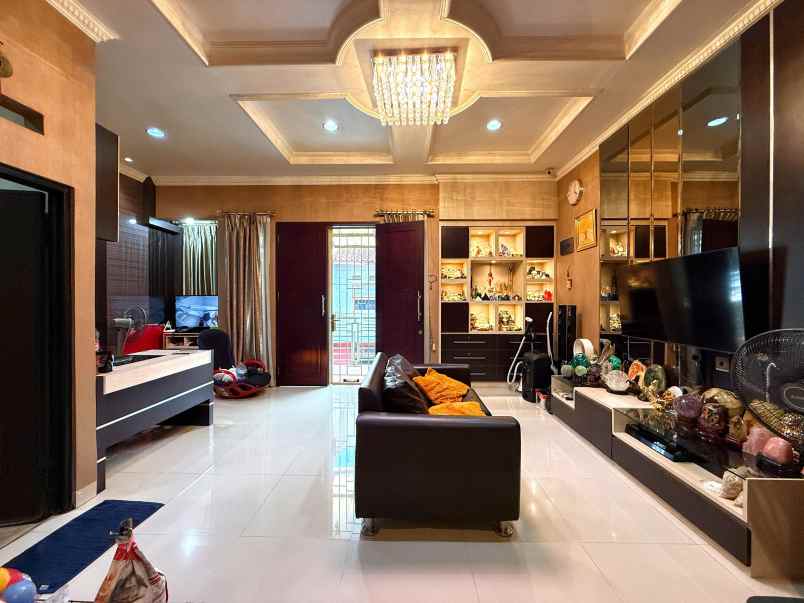 rumah semi furnished 3 lantai di tomang jakarta barat