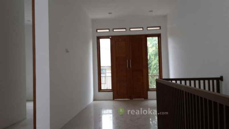 rumah setraduta setrasari