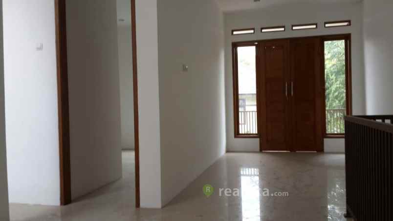 rumah setraduta setrasari