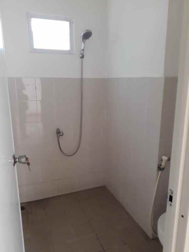 rumah siap huni 2 lantai kota bekasi dekat pintu tol