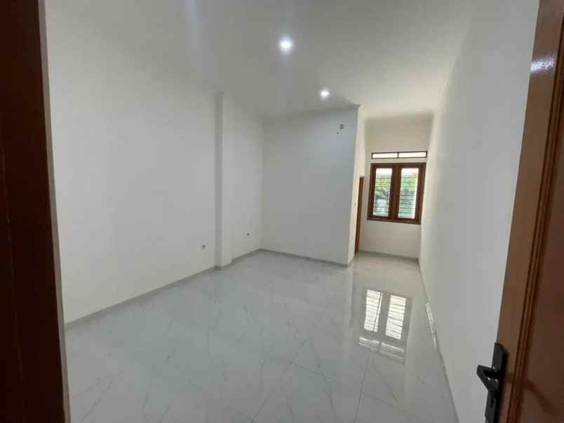 rumah siap huni di pondok bambu permai jakarta timur