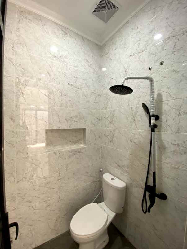 rumah siap huni hanya 9 menit ke uii