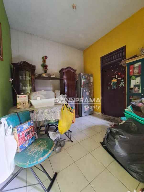 rumah strategis dan luas di beji depok bbgrin