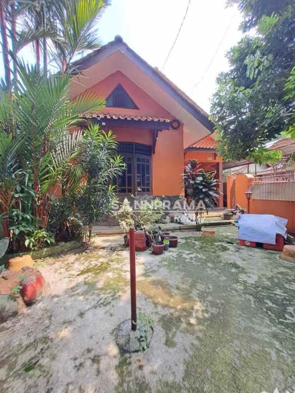 rumah strategis dan luas di beji depok bbgrin