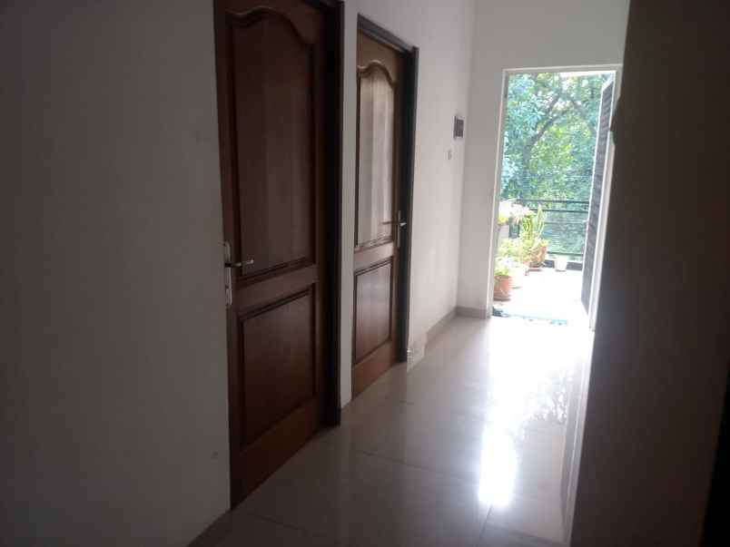 rumah strategis dekat pintu tol desari