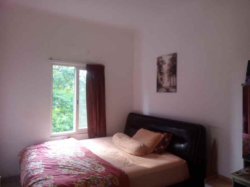 rumah strategis dekat pintu tol desari