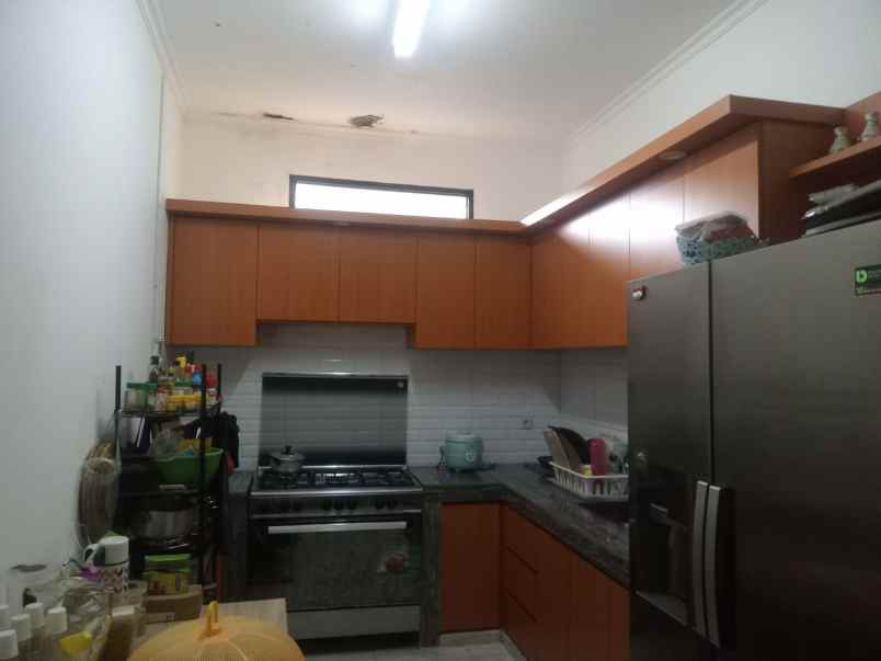 rumah strategis dekat pintu tol desari