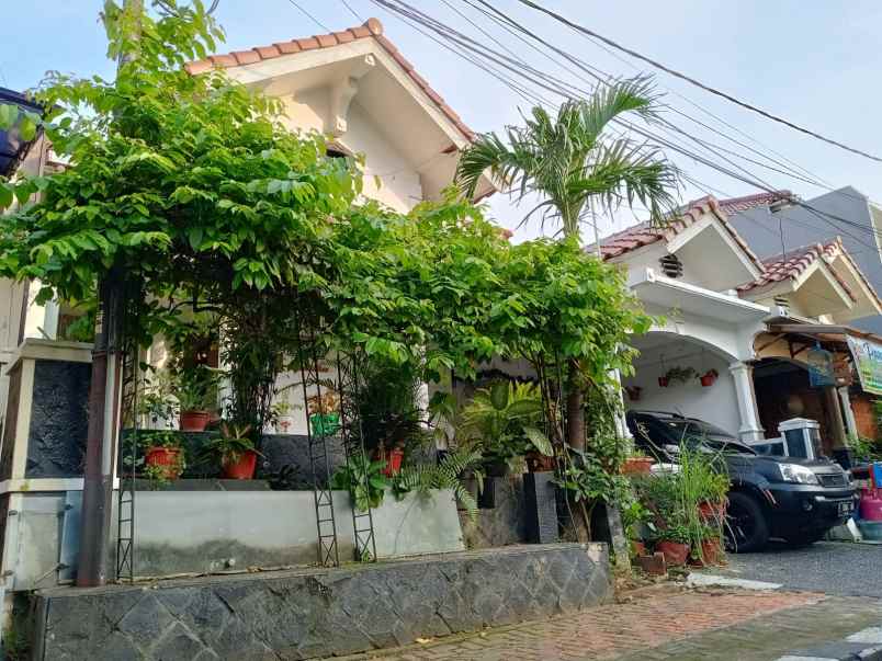rumah strategis di pesona khayangan depok