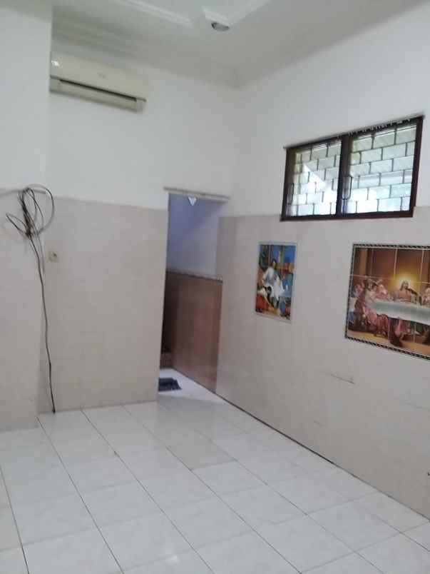 rumah sutorejo tengah hadap selatan