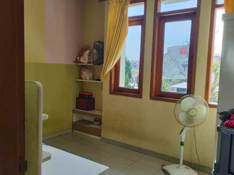 rumah taman holis indah 1