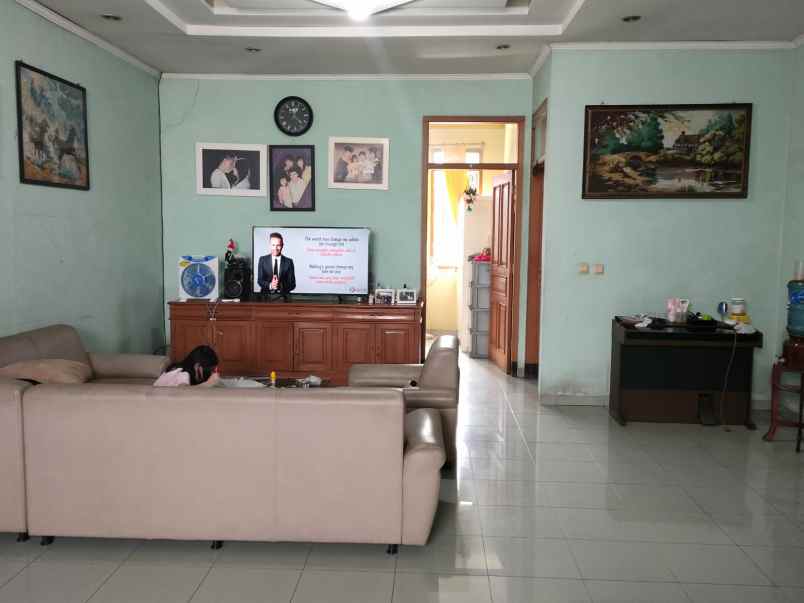 rumah taman holis indah 1