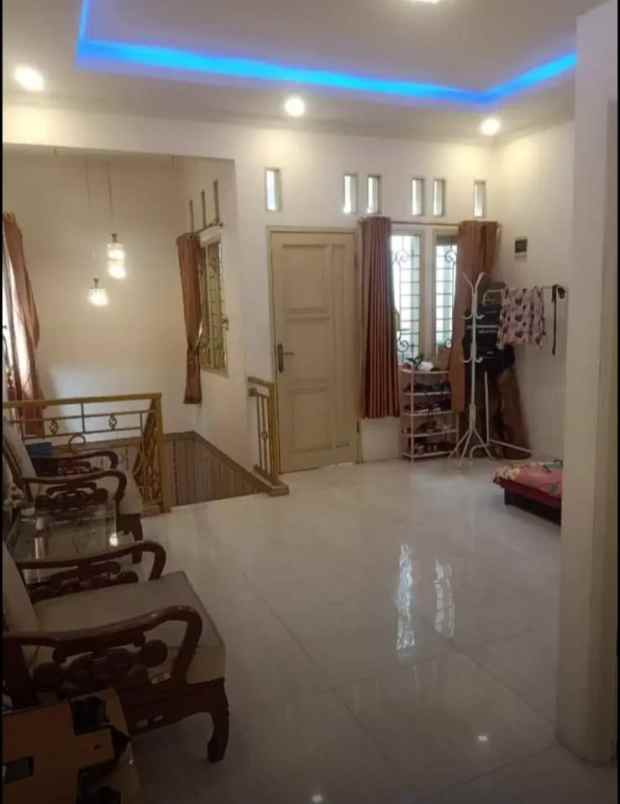 rumah tempat usaha pinggir jalan murah di bintara