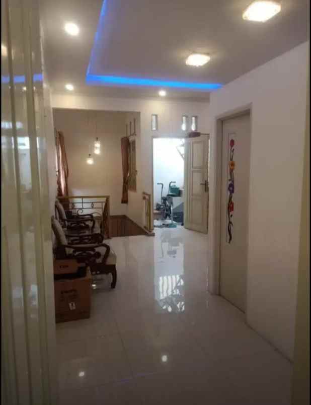 rumah tempat usaha pinggir jalan murah di bintara