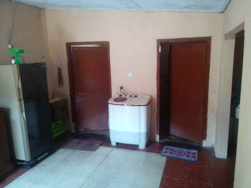 rumah tepi jalan raya ra kartini