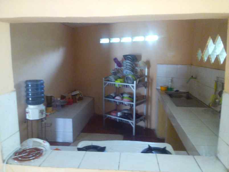 rumah tepi jalan raya ra kartini