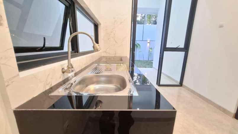 rumah tropis modern siap huni di jalan kaliurang