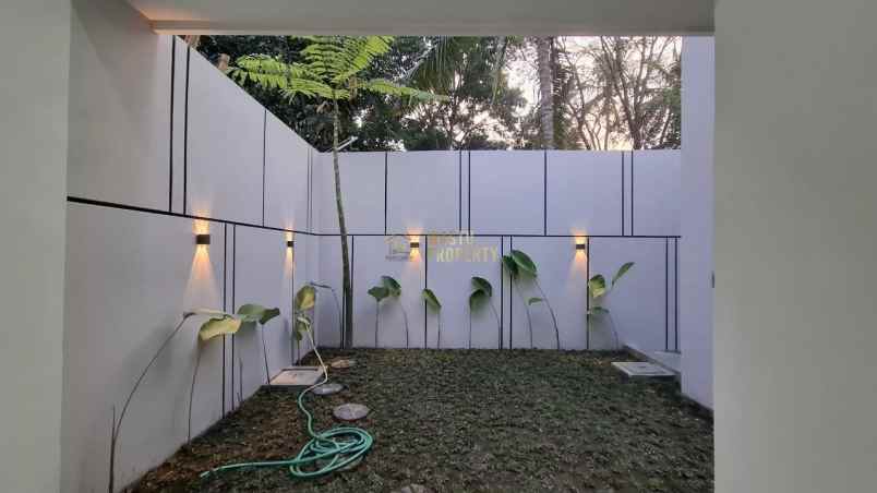 rumah tropis modern siap huni di jalan kaliurang