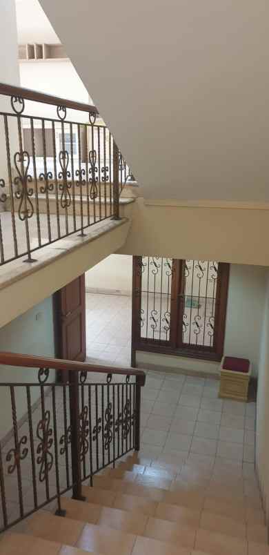 rumah villa permata gading