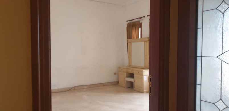 rumah villa permata gading