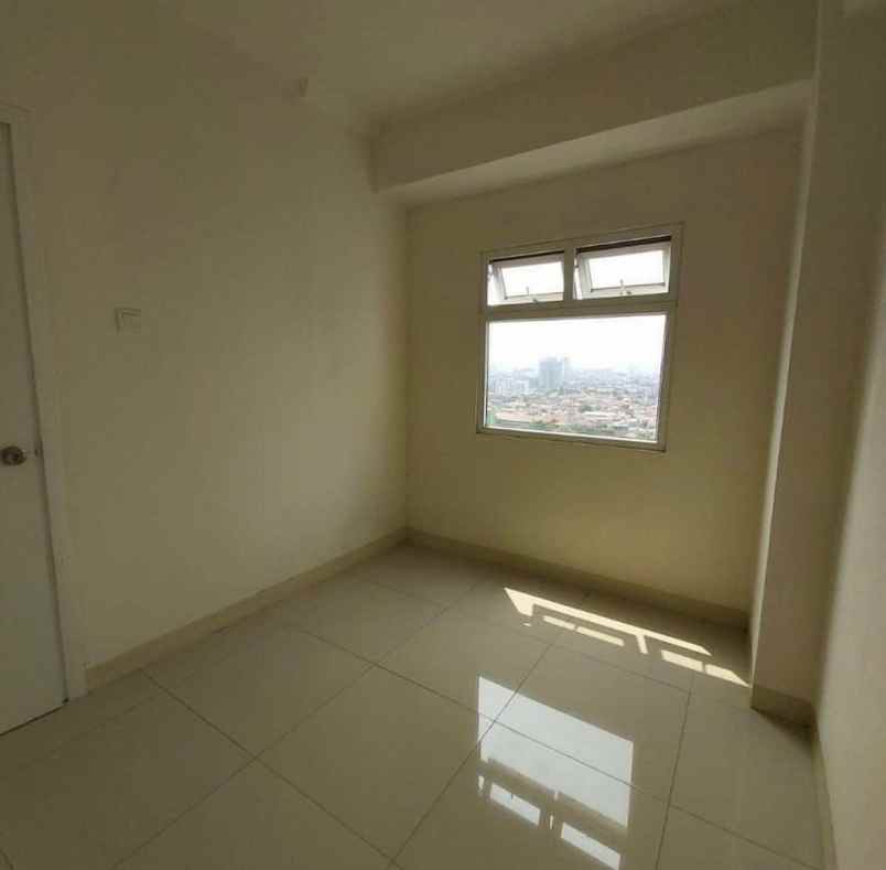 sewa apartemen 2 kamar kosongan di green pramuka city