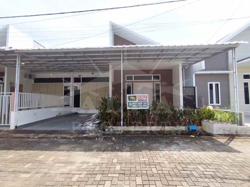 sewa cepat rumah bagus siap huni posisi hadap timur